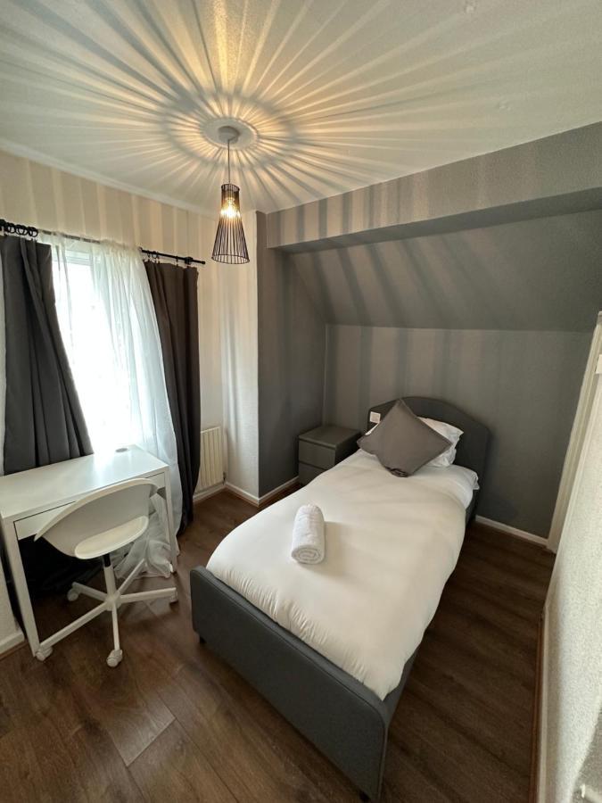 Lovely Spacious 3 Bedrooms House Бирмингем Экстерьер фото