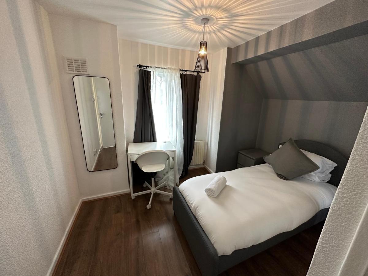 Lovely Spacious 3 Bedrooms House Бирмингем Экстерьер фото